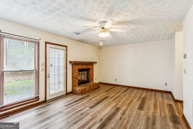 Building Photo - 1105 Booth Ct SW