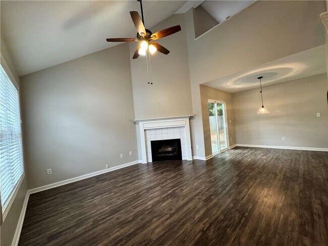 Building Photo - 204 Park Pl