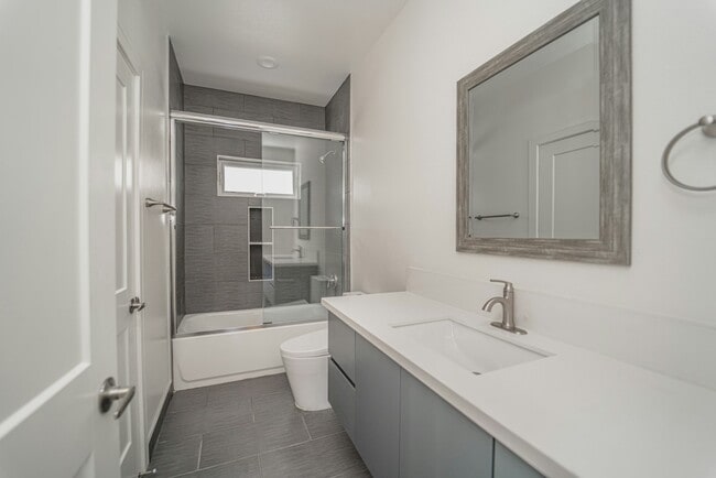 Building Photo - 4532 St Charles Pl