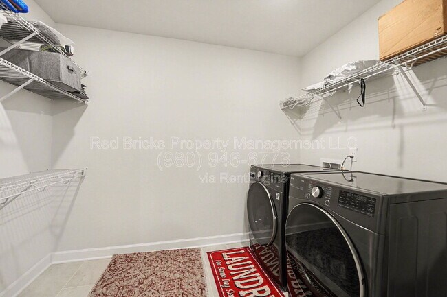 Building Photo - 11948 Red Leaf Dr