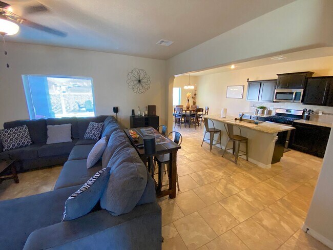 Building Photo - East El Paso 3 bed Refrig A/C w/ Gorgeous ...