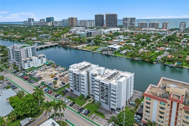 Building Photo - 9381 E Bay Harbor Dr