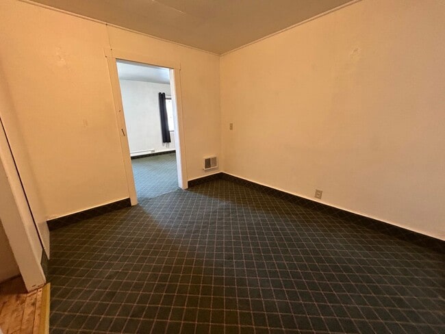 Building Photo - 821 W Main St