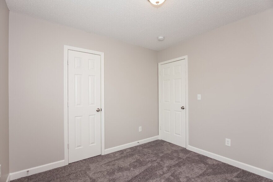 Building Photo - 916 Clover Gap Dr