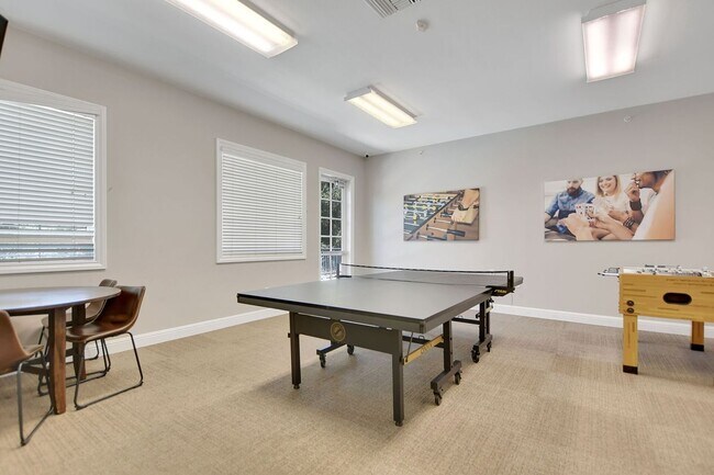 Building Photo - 15723 Parkhouse Dr