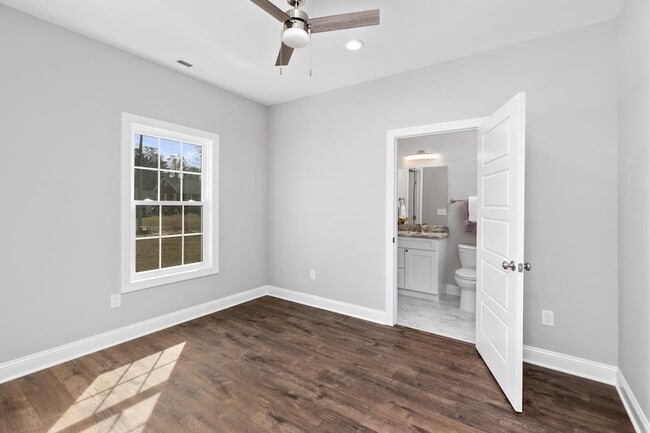 Building Photo - 1013 B St