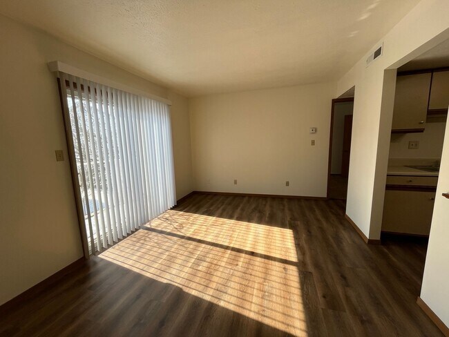 Building Photo - 433-7 HAMPTON PLACE