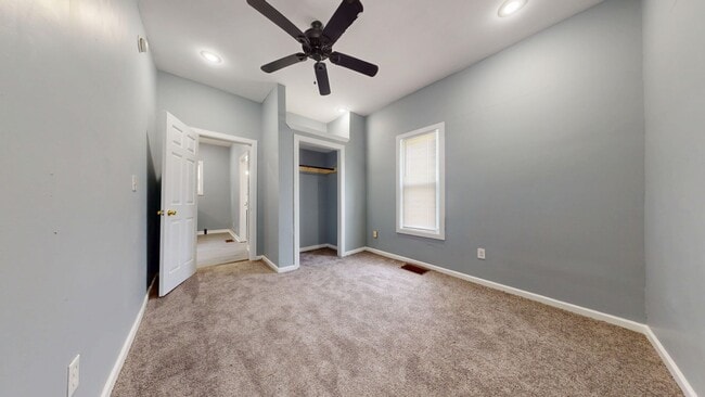 Building Photo - Large 4 bedroom, 1 1/2 baths