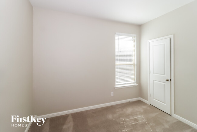 Building Photo - 2609 Sunburst Dr