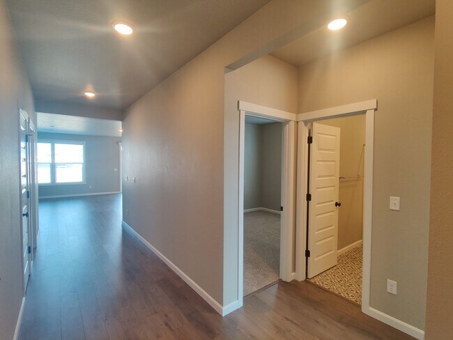 Building Photo - Gorgeous Newer Single Family Home in West ...