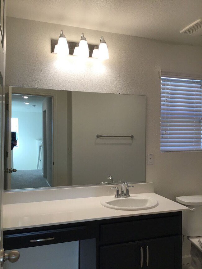 Building Photo - 7105 Encore Way