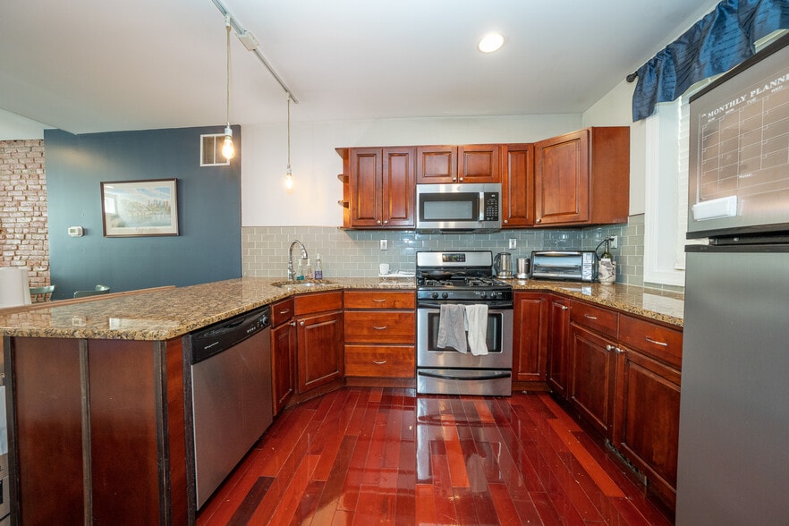 Building Photo - 2747 Harper St