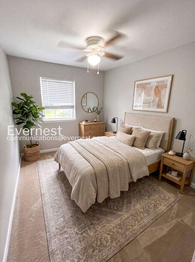 Building Photo - Spacious Town Home with Fenced Yard and Modern Amenities | Pet Friendly | Available Soon!