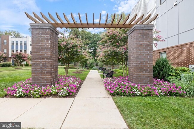 Building Photo - 5056 Oakmoore Dr