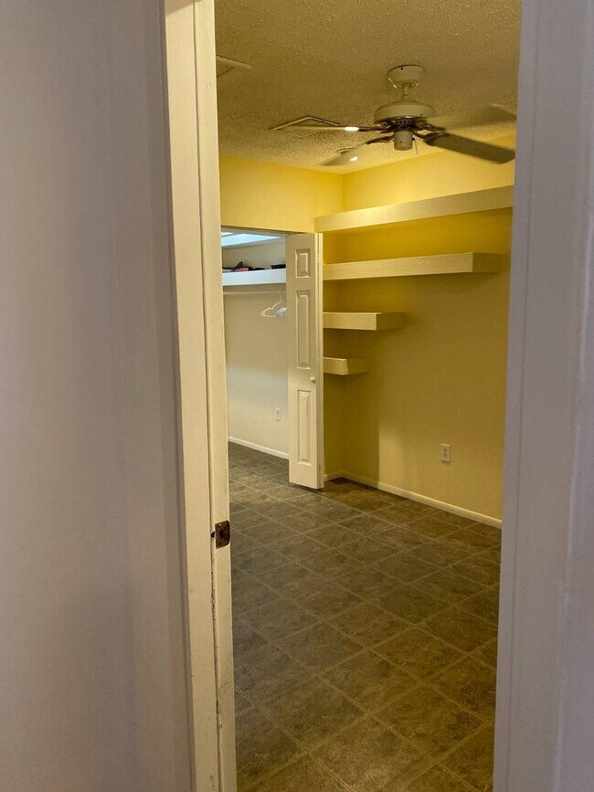 Building Photo - 5344 Elwood Rd