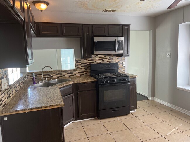 Building Photo - 6111 Quiet Village Ct