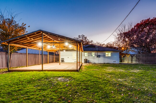 Building Photo - 2817 Crest Ridge Dr