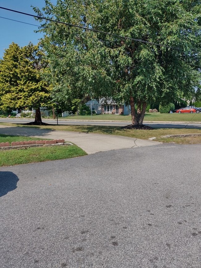 Building Photo - ****Cranston West/Stonehill - Single Famil...