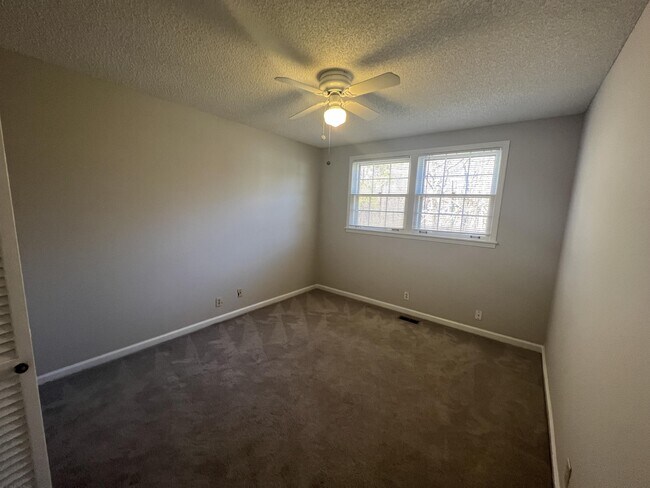 Building Photo - 2900 Moss Spring Dr