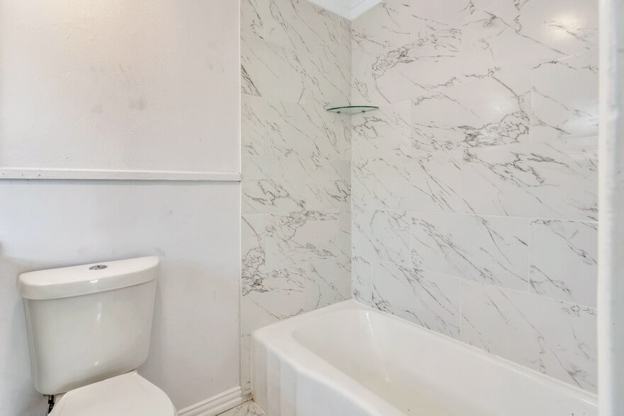 Building Photo - 305 N Robinson St