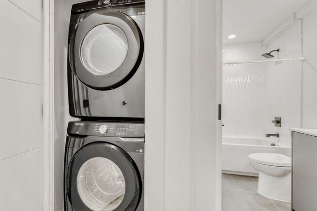 Building Photo - Stylish Seattle Home | 2 Bed, 2 Bath + A/C & Private Patio