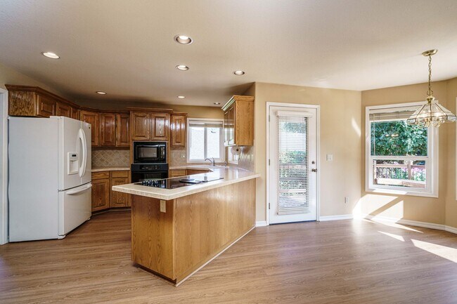 Building Photo - Beautifully Landscaped 1/4 acre with Well Maintained 4 bedroom 2 Bath Home with 3 Car Garage