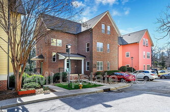 Building Photo - 204 E Park Ave