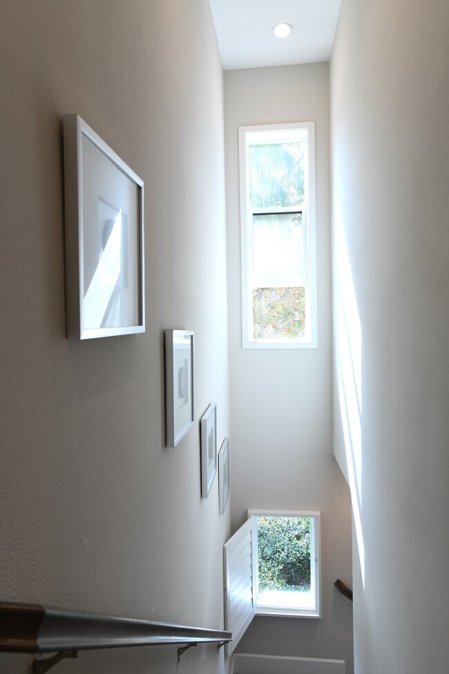 Building Photo - 12775 Bluff Creek Dr