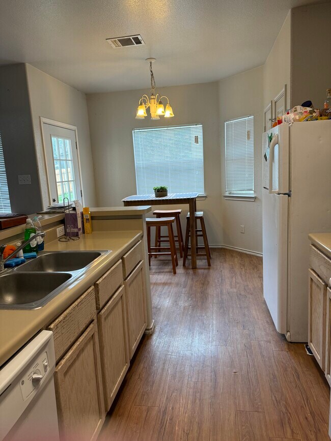 Building Photo - Cedargrove