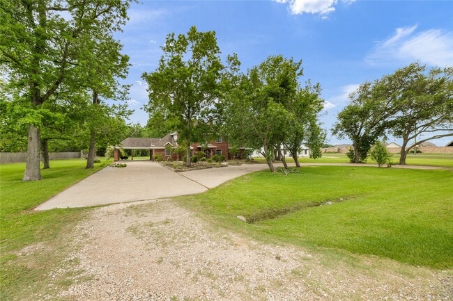 Building Photo - 106 River Oaks Dr