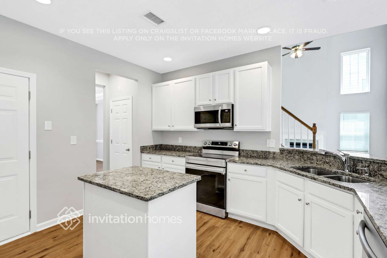 Building Photo - 9823 Dauphine Dr