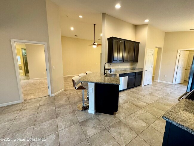 Building Photo - 590 Trymore Dr SE