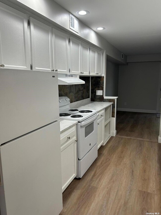 Building Photo - 44 Wooded Way