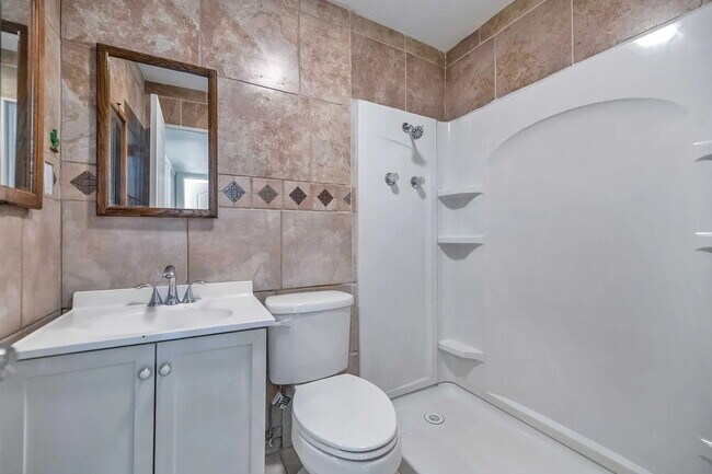 Building Photo - AFFORDABLE 2 BEDROOM HOME IN A CONVENIENT PHOENIX LOCATION OFFERING $250 GIFT CARD MOVE IN INCENTIVE