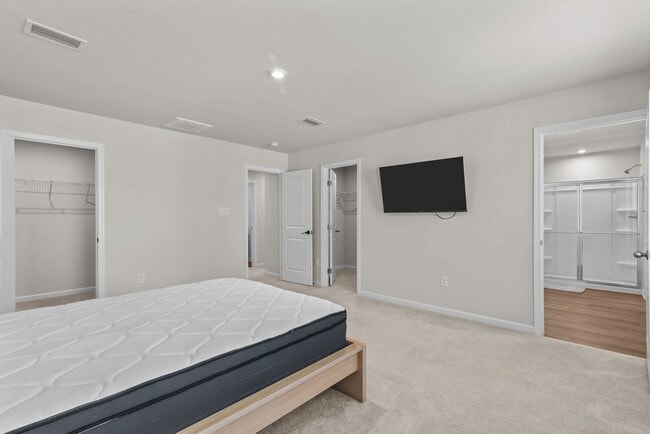 Building Photo - Spacious Home for Rent in Portsmouth!