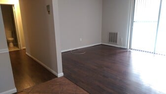 Building Photo - 706 Quince Orchard Blvd