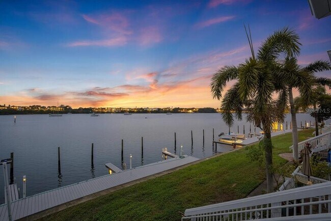 Building Photo - 101 Pompano Dr SE