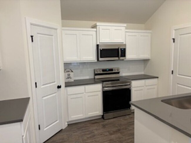 Building Photo - 18104 Austin Ct