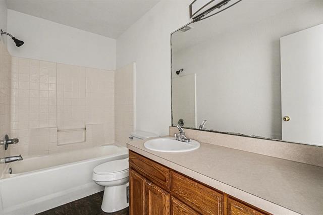 Building Photo - 1307 Lynnwood Dr