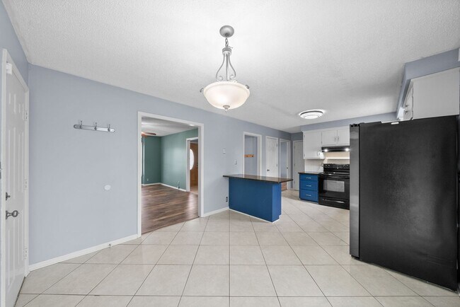 Building Photo - Nice Home on Cul-Du-Sac Large Backyard clo...