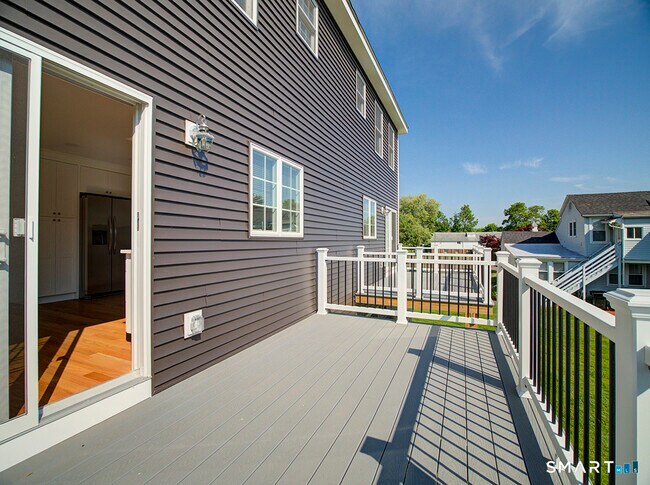 Building Photo - 44 Mettler St