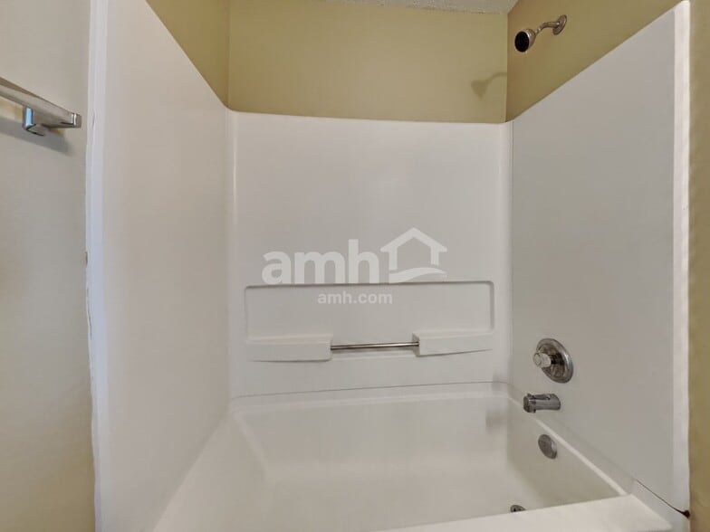 Building Photo - 10338 Kensington Way