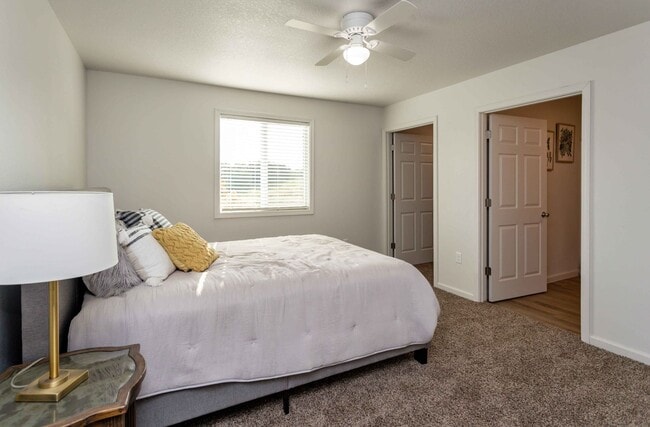 Building Photo - 3 Bedroom, Single-story Townhomes for rent...