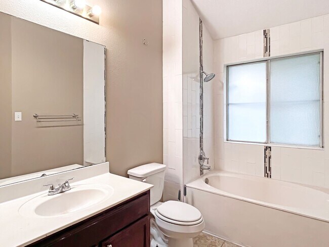 Building Photo - Charming 3-Bedroom Home in Great Northwest with Fireplace & Shaded Backyard