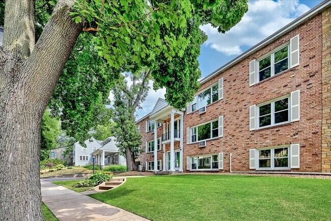 Building Photo - 401 Ridgewood Ave