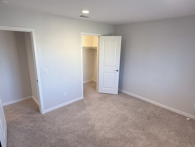 Building Photo - 31124 Hanover Ln