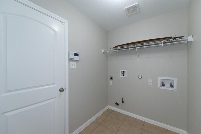 Building Photo - 1349 Twin Estates Dr