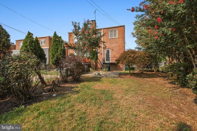 Building Photo - 5BR Home Near Takoma with Parking & Finished Lower Level