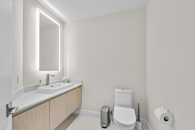 Building Photo - 3100 N Ocean Dr