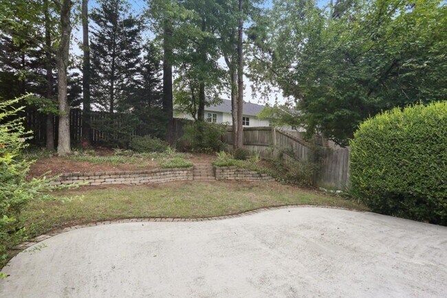 Building Photo - 1044 Hillsborough Chase NW